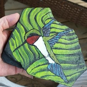 🇨🇦 Hummingbird Hand Painted Garden Stone